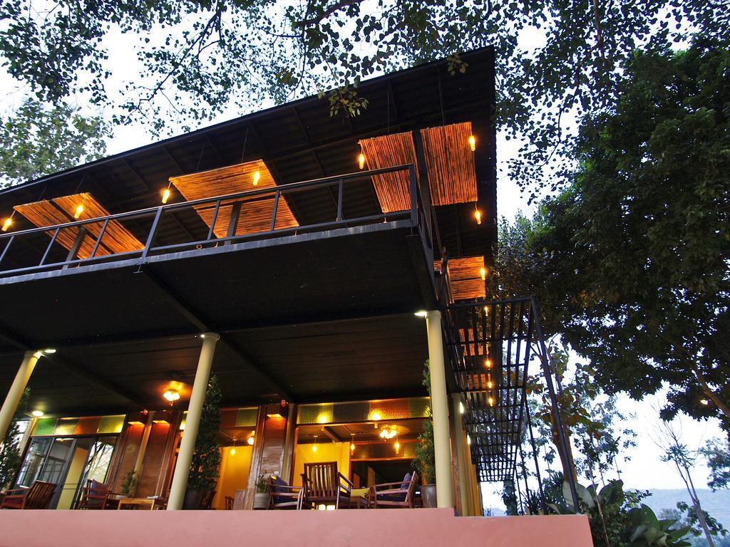Boutique Raft Resort, River Kwai Sai Yok Bagian luar foto